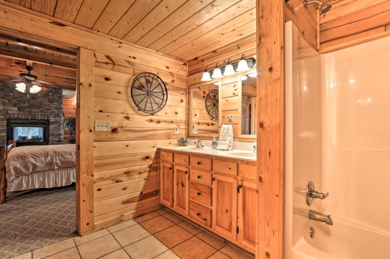 Pigeon Forge Cabin With Games, 1 Mi To Parkway! Exteriör bild